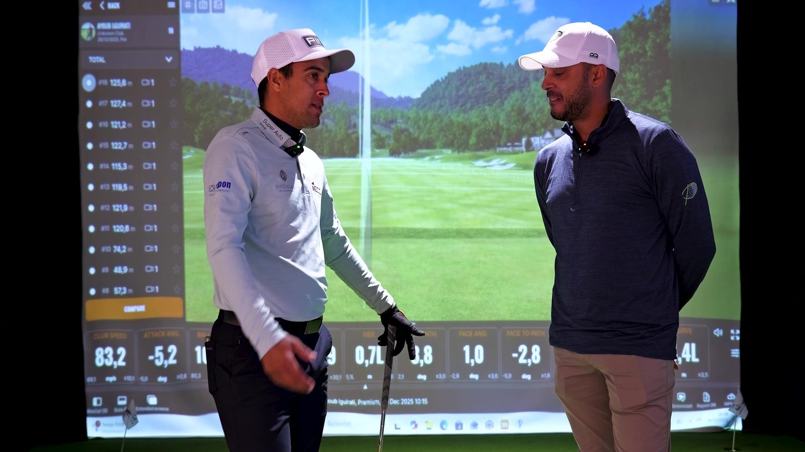 Lecture des données TrackMan avec un joueur devant l'écran d'un simulateur au G.Spot Golf Marrakech